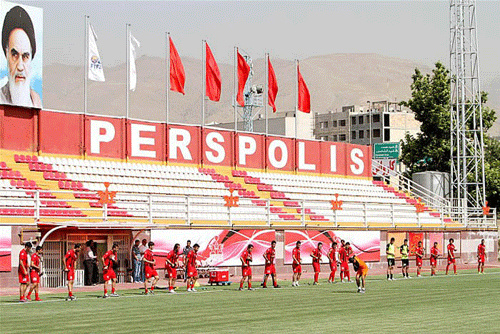 یک خارجی به  پرسپولیس می آید