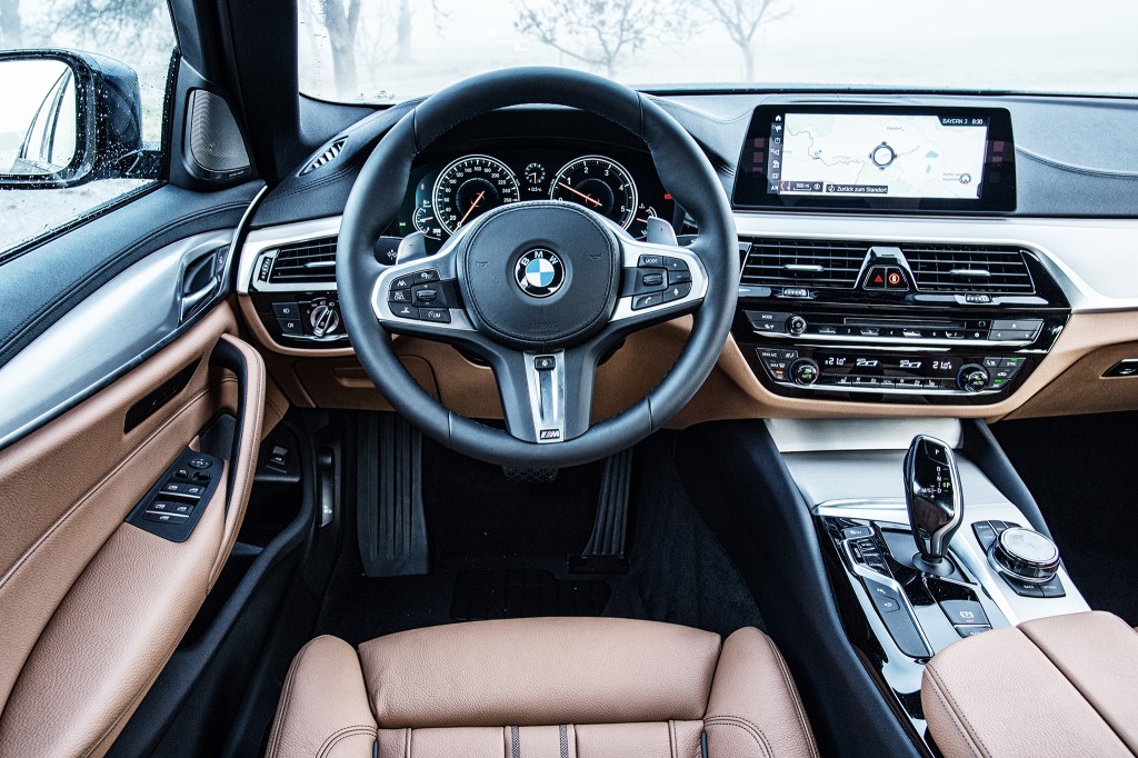 نبرد مدیران آلمانی! مرسدس بنز E350d در برابر ب‌ام‌و 530d