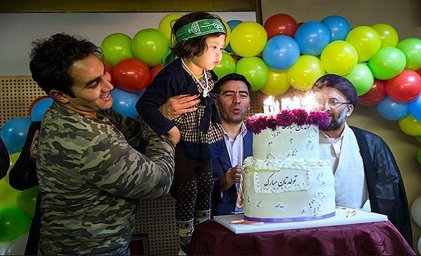 پوریا پورسرخ در جشن تولد کودکان شهدای مدافع حرم+عکس
