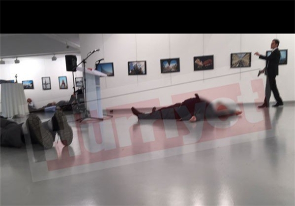 سفیر روسیه در ترکیه به‌ ضرب گلوله کشته شد+فیلم و تصاویر