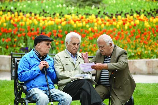 بار بیکاری جوانان بر دوش خانواده‌های بازنشسته سنگینی می‌کند