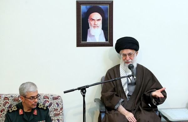 تهاجم آمریکا به سوریه خطایی راهبردی است/ کمبودهای مالی نباید مانعی برای پیشرفت نظامی باشد