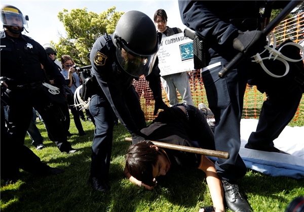 درگیری میان حامیان و مخالفان ترامپ در تظاهرات روز مالیات/ ۱۴ نفر بازداشت شدند+تصاویر