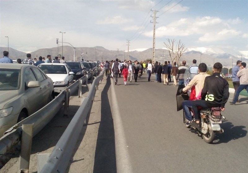جو وحشتناک ورزشگاه آزادی با تشویق ایسلندی/ شیپورهای شکسته، بازگشت هواداران به منزل و پناه بردن به دیوارهها+ تصاویر و فیلم جو وحشتناک ورزشگاه آزادی با تشویق ایسلندی/ شیپورهای شکسته، بازگشت هواداران به منزل و پناه بردن به دیوارهها+ تصاویر و فیلم