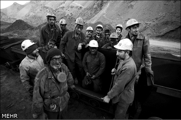 مجری برنامه شما وعده شکاندن دهان کسانی را داد که پیامبر بر دستانشان بوسه زده مجری برنامه شما وعده شکاندن دهان کسانی را داد که پیامبر بر دستانشان بوسه زده