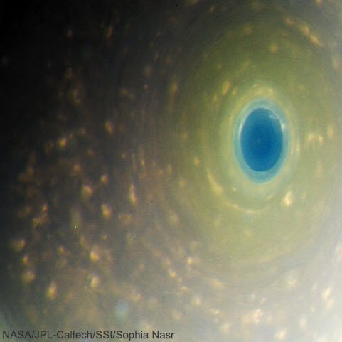 نخستین عکسهای رنگی واقعی از قطب شمال زحل نخستین عکسهای رنگی واقعی از قطب شمال زحل