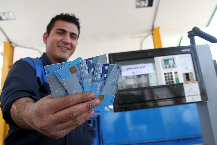 آیا خرید بنزین با کارت جایگاه‌ها گران‌تر می‌شود؟