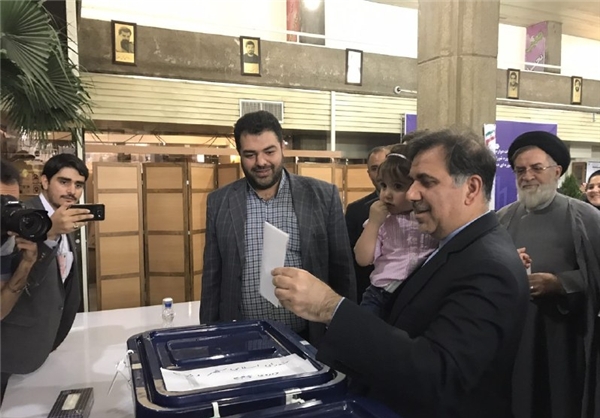 مشارکت بالای مردم در انتخابات/ تشکیل صف‌های طولانی مقابل شعب اخذ رای