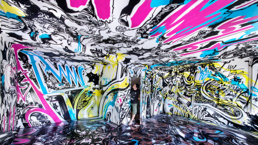 وقتی ۱۶۵ هنرمند خیابانی، هنر خود را روی ساختمان بانک متروک برلین پیاده می کنند!