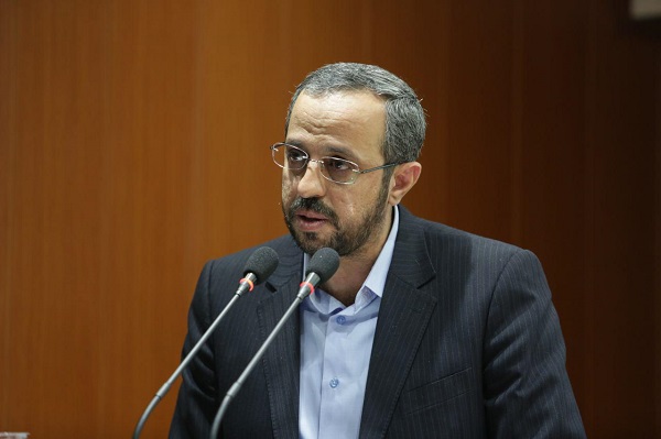 رئیسی از حاشیه بیرون بیاید