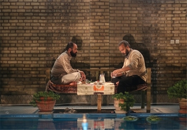 دیرباز: برای نزدیک شدن به خلیل از پدرم وام گرفتم/ نعمت الله نسخه بد برایم نمی‌پیچد/ خلیل قهرمان «زیر پای مادر» است