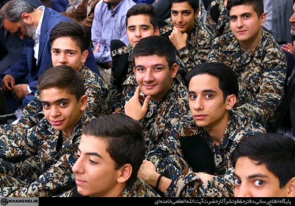 جمهوری اسلامی با همه‌ی چالش‌ها می‌تواند پنجه بیندازد و بر آن‌ها فائق شود