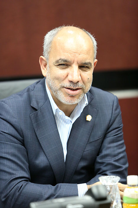 تقدیر رئیس کل بانک مرکزی از مدیرعامل و کارکنان بانک سپه به دلیل نقش آفرینی در بازار بین بانکی