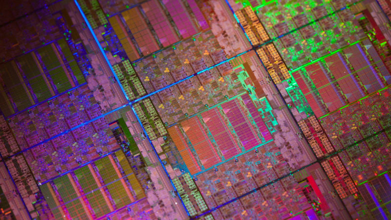 اینتل: پردازنده های نسل هشتم ما از نسل قبلی سی درصد سریع تر هستند