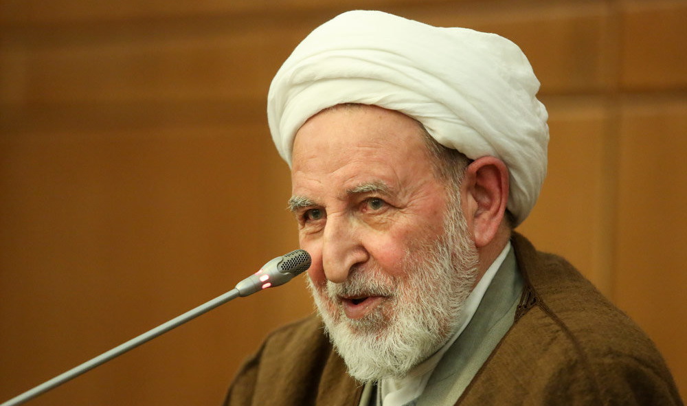 هیچ کس را اعلم از آیت‌الله خامنه‌ای نمی‌بینم