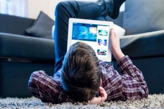 یک غریبه با فرزند شماست