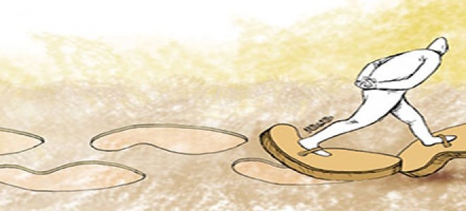آدم متكبر آيه خدا را ببيند از آن مي‌گذرد