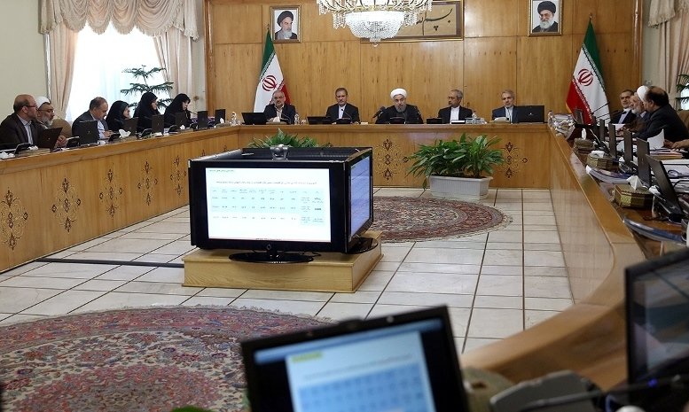 تنها دوسال تا ونزوئلایی شدن ایران فاصله است/ بدون حمایت مقام معظم رهبری موفقیت دولت ناممکن است