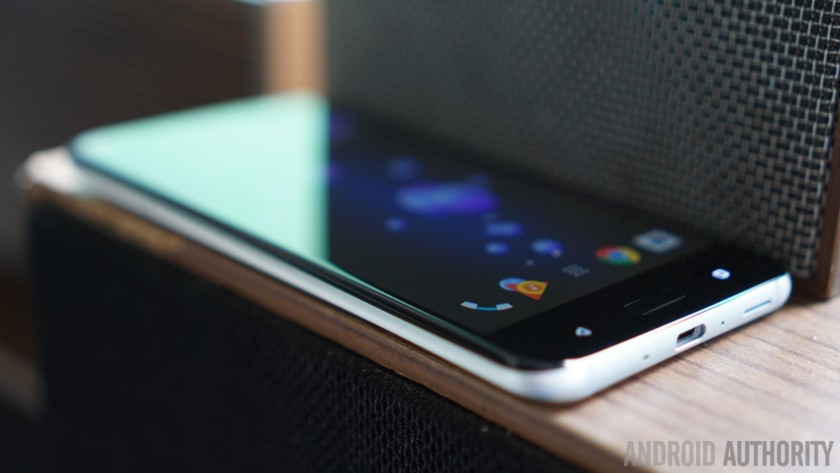 به روز رسانی جدید HTC U11