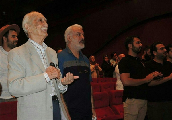 عاشق بچه‌های تئاتر هستم/این روزها تئاتر وضعیت بهتری از سینما و تلویزیون دارد/تئاتر، اخلاق و انسانیت را آموزش می‌دهد