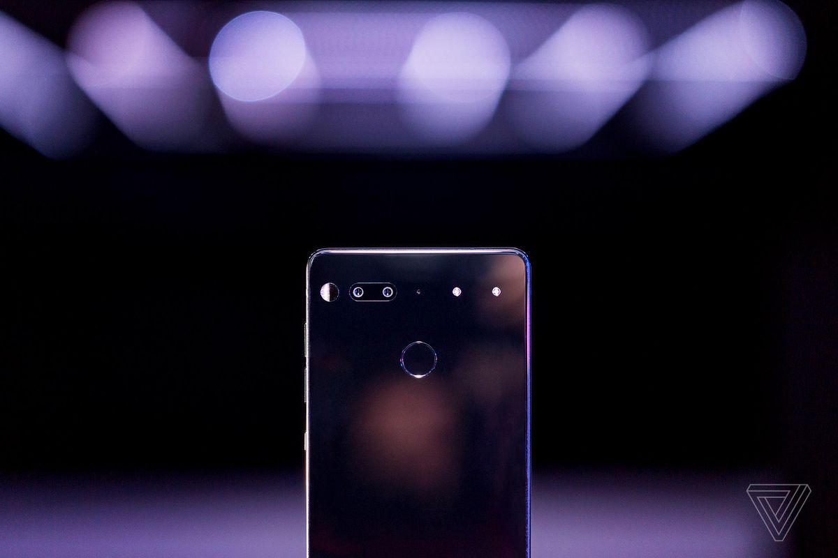نگاه نزدیک به Essential Phone