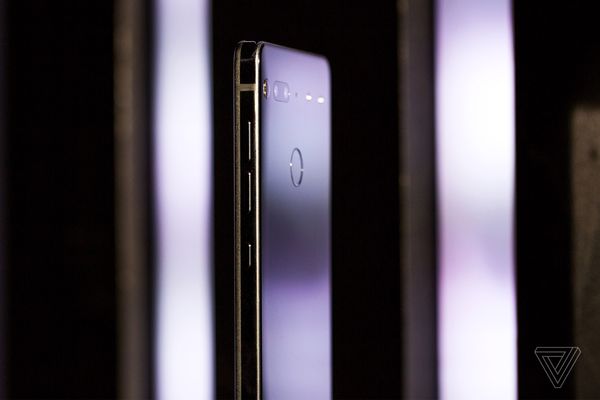 نگاه نزدیک به Essential Phone