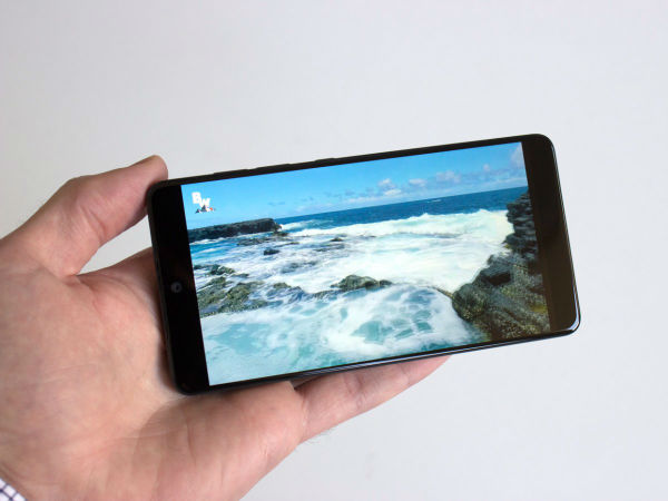 نگاه نزدیک به Essential Phone