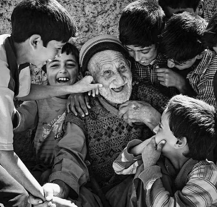 میخکوبم شوید، تصویری بسیار دردناک ودرعین حال ساده