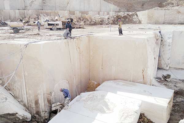 معادن سنگ کرمانشاه در سیطره غیربومی‌ها