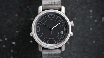 ساعت هوشمند خورشیدی LunaR