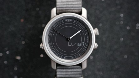 ساعت هوشمند خورشیدی LunaR