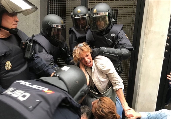 روز خونین کاتالونیا همزمان با برگزاری همه‌پرسی با ۳۸ زخمی