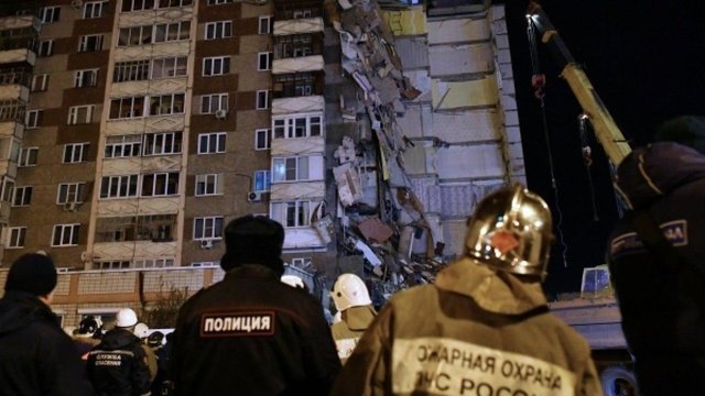 آتش سوزی مرگبار در مجتمع مسکونی در روسیه + عکس