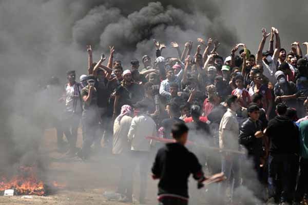 صهیونیستها با گلوله جنگی به فلسطینی ها تیراندازی می‌کنند