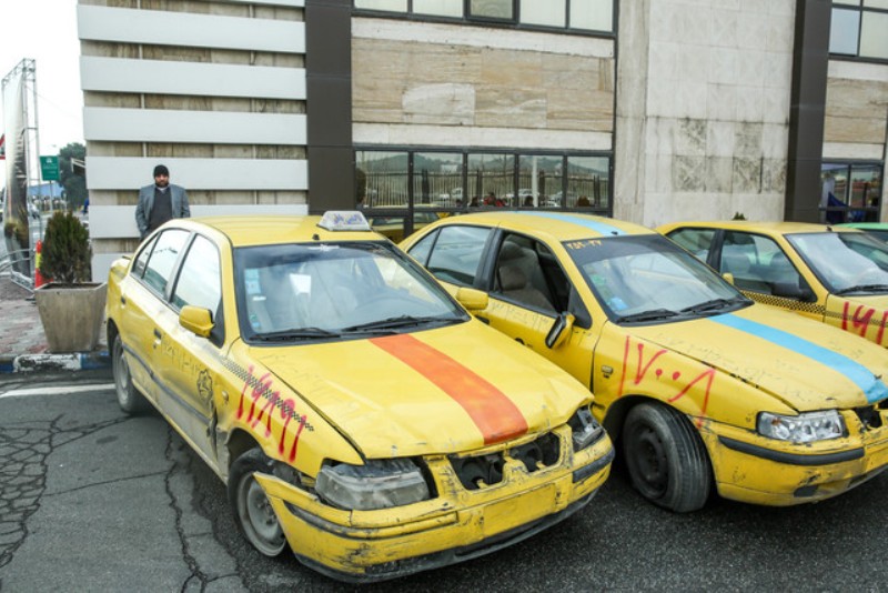 تاکسی های فرسوده در خیابان ها ماندند