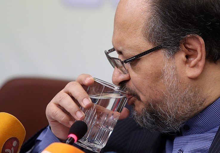 شریعتمداری در یک قدمی عزل از سوی نمایندگان