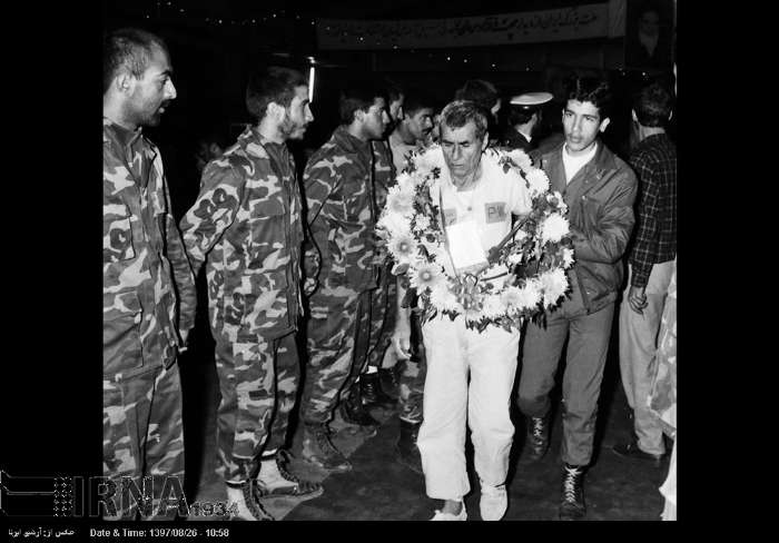 بازگشت نخستین گروه اسرای مجروح به کشور بازگشت نخستین گروه اسرای مجروح به کشور