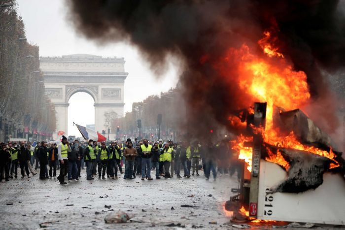 «جلیقه زردها»های فرانسه چه کسانی هستند و چرا اعتراض می‌کنند؟