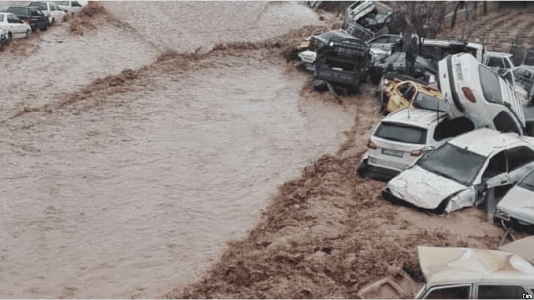 اول فحش به دیگران، بعد اگر شد کمک به سیل زدگان