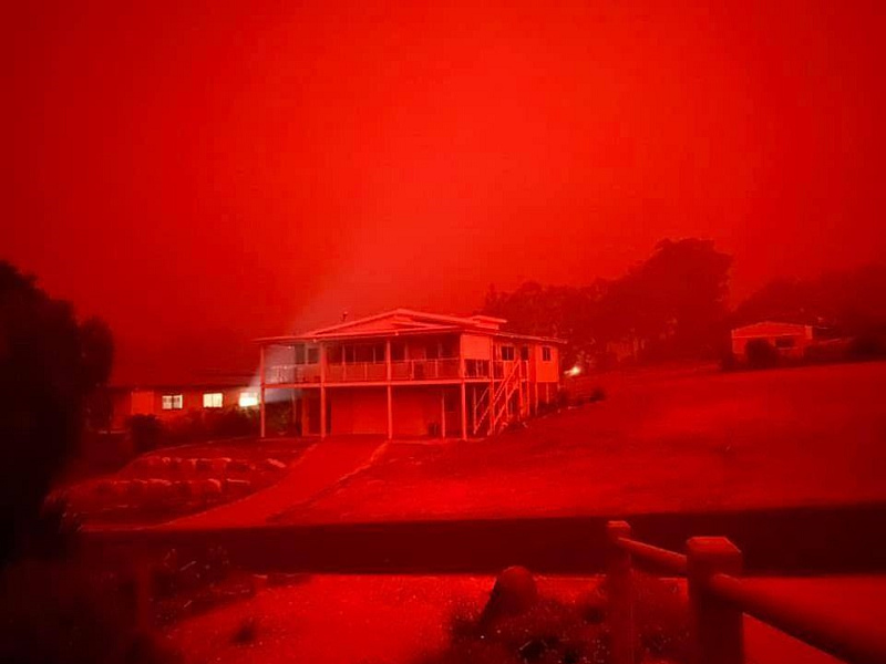 آتش‌سوزی استرالیا /چهار هزار نفر در یک شهر ساحلی محاصره شدند