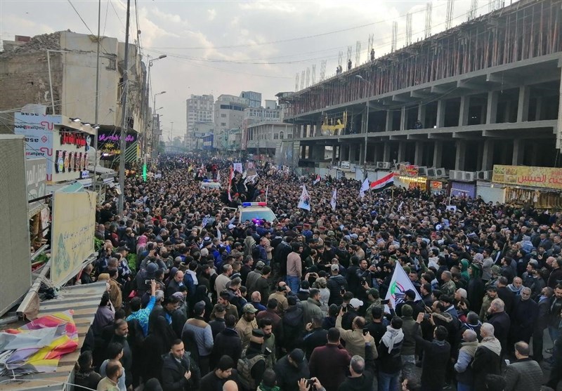 پیکر «حاج قاسم» روی دوش مردم عراق