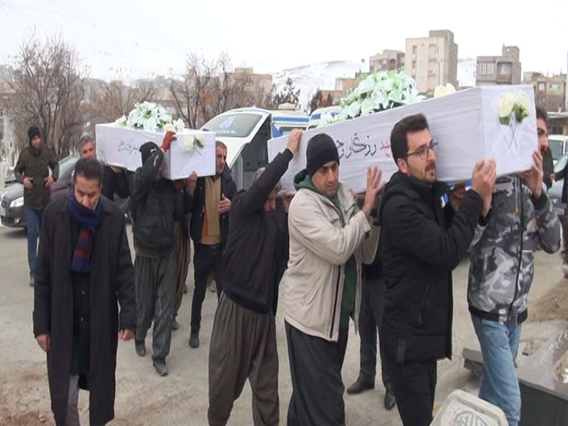 پیکرهای 4 شهید سانحه هوایی در کردستان تشییع شد+تصاویر