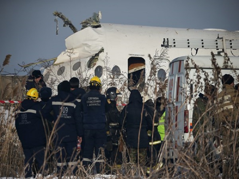 سقوط هواپیمای مسافربری در قزاقستان با 100 سرنشین+ تصاویر
