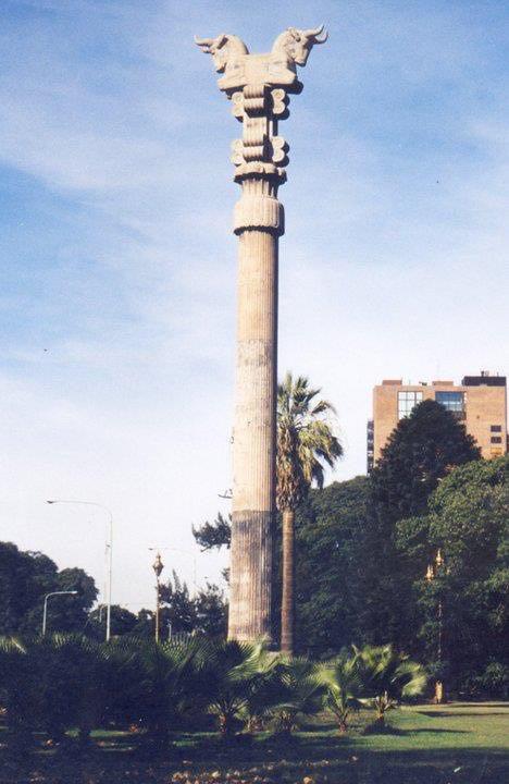 میدان ایران در کشور آرژانتین با نماد ستون تخت جمشید
