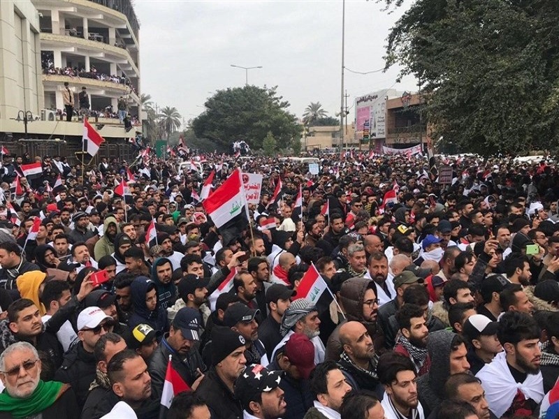 تظاهرات میلیونی عراقی ها و ترس و وحشت کارمندان سفارت آمریکا در بغداد