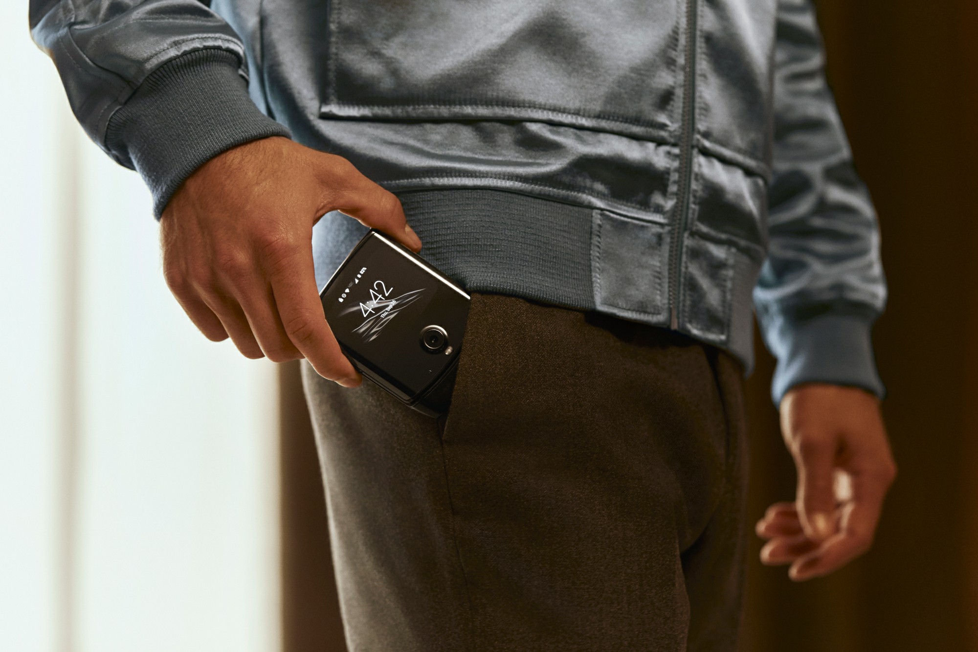 موتورولا Razr هفدهم بهمنماه به بازار عرضه میشود موتورولا Razr هفدهم بهمنماه به بازار عرضه میشود