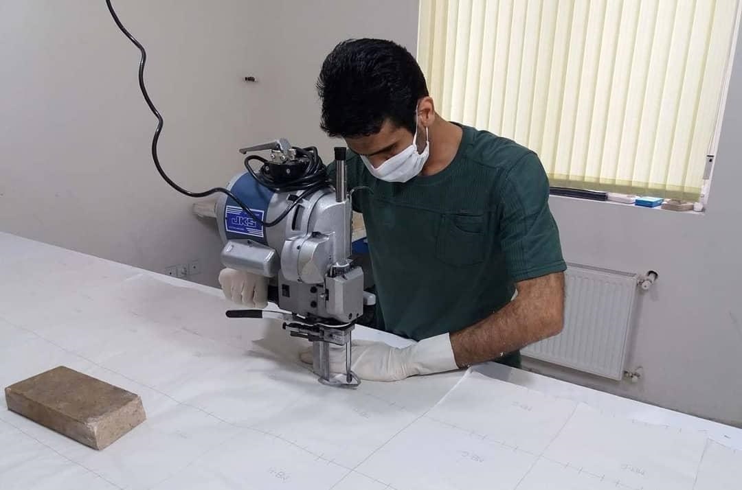 تولید روزانه ۲۰ هزار ماسک توسط مهاجر افغانستانی