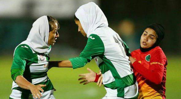 زمین فوتبال یا رینگ بوکس؟! زمین فوتبال یا رینگ بوکس؟!