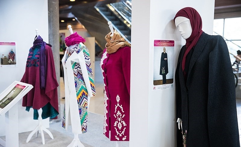 نمایشگاه های مد و لباس ایرانی و اسلامی با هدف الگوسازی و حمایت از طراحان ایرانی برگزار می شود
