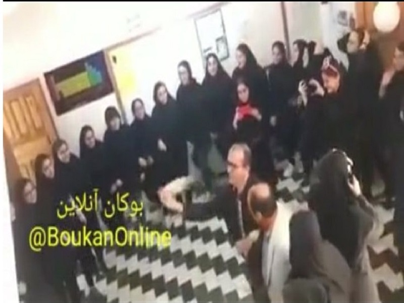 معلم های زن و مرد مهابادی دست در دست هم، وسط مدرسه رقصیدند!+ فیلم
